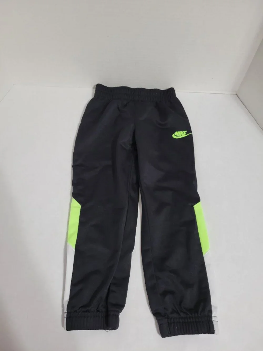 Nike Toddler 2 Piece Track Suit Black/White/Neon Green Size 4T